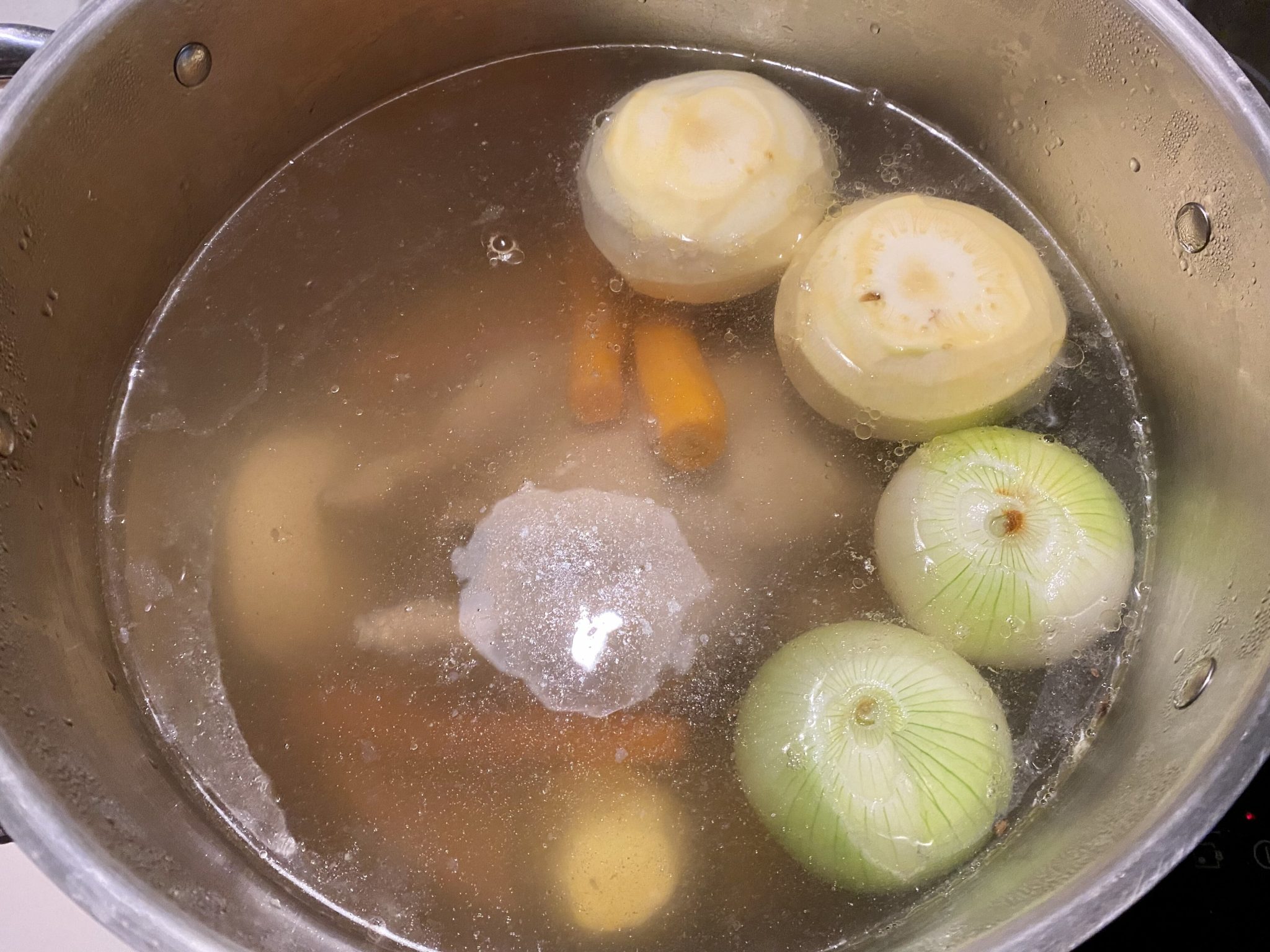 La poule au pot sauce blanche à l'ancienne de ma grand-mère