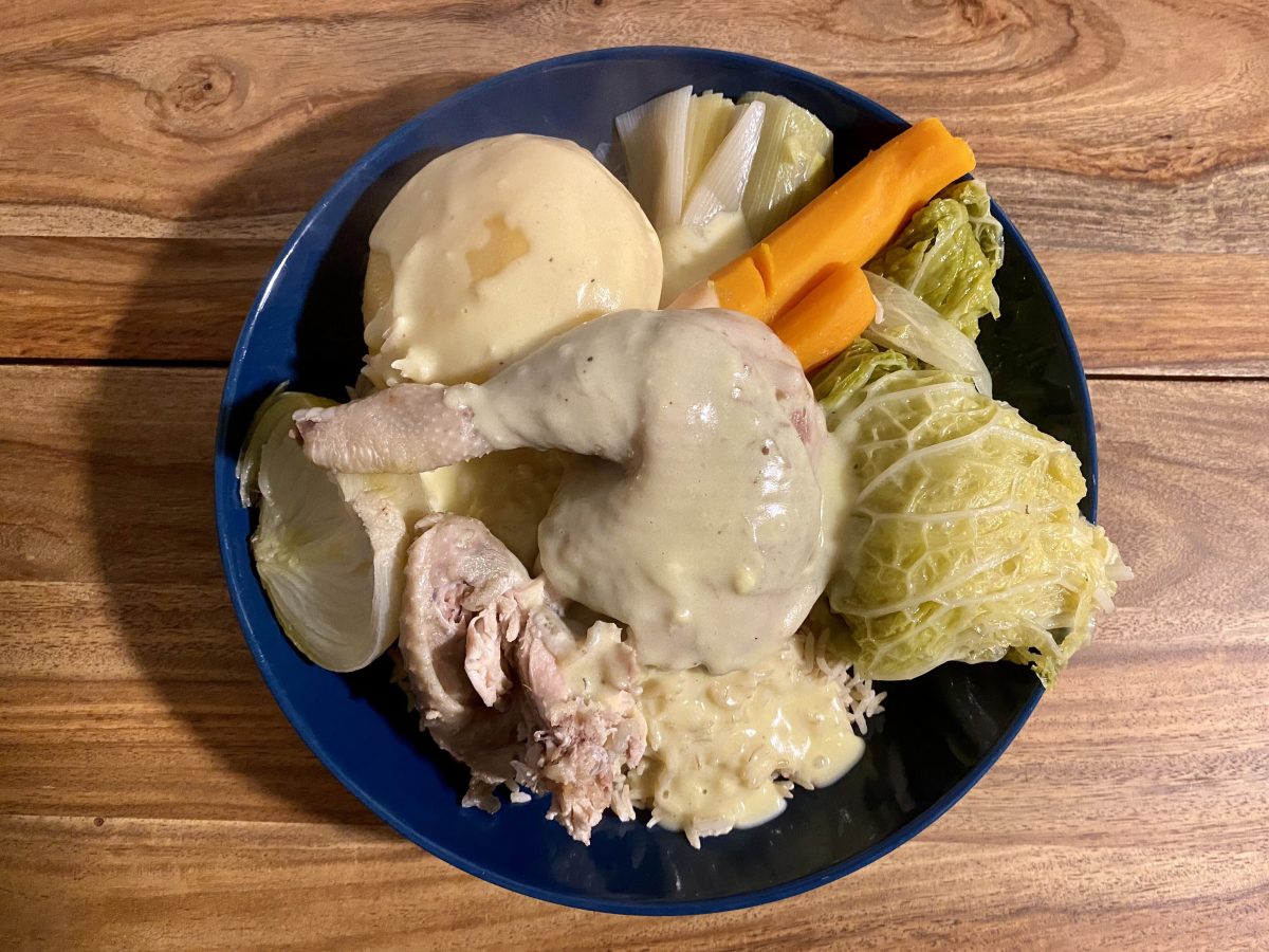 La poule au pot sauce blanche à l'ancienne de ma grand-mère